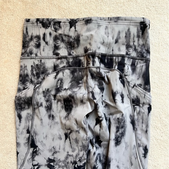 Lululemon fast and free leggings grey black tie dye pattern size 6 small - Picture 5 of 5